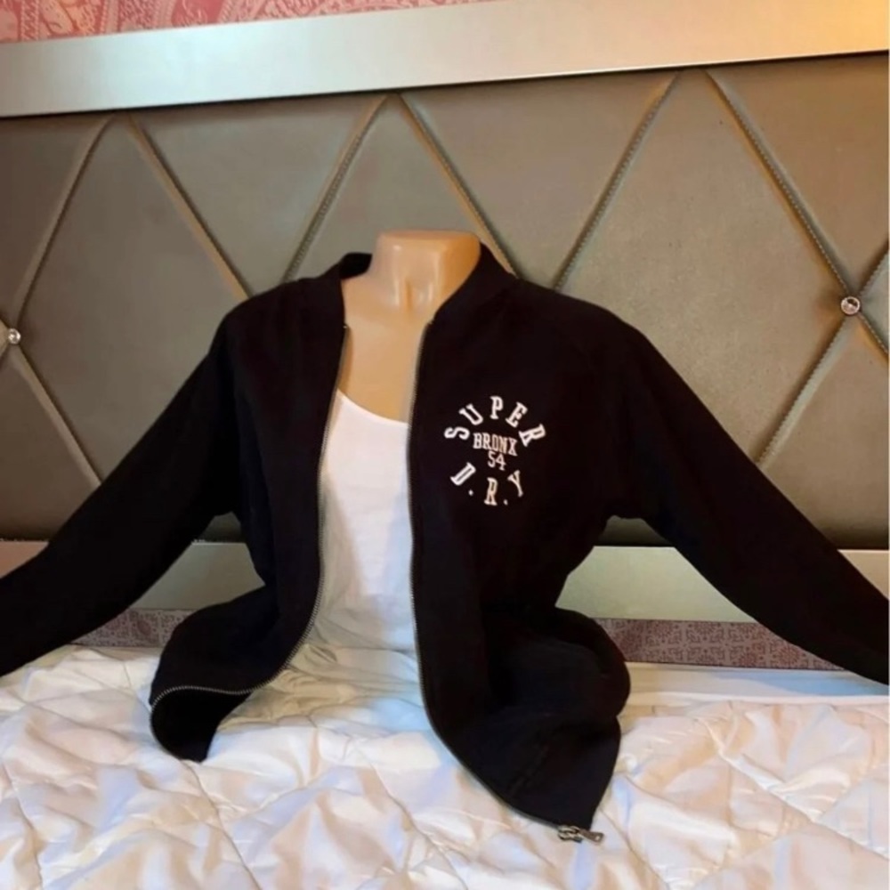 A black superdry bomber jacket.Never worn.